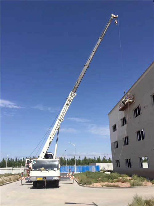 荆州区“轻装强干”—— 吊车的 “轻量化臂架” 技术