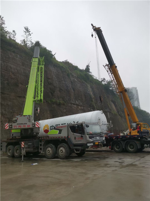 荆州区“不怕风雨冻”—— 吊车的 “恶劣环境适应” 技术