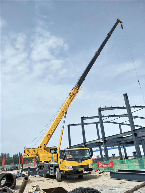 荆州区超高层建筑钢结构吊装案例